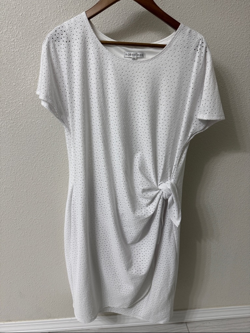 Robbie Bee White Eyelet Dress - Women’s Size Petite XL